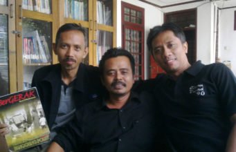 Trisno Anggota DPRD Brebes Berpulang Trisno W Demah bersama rekan alumni Fikom Unpad.