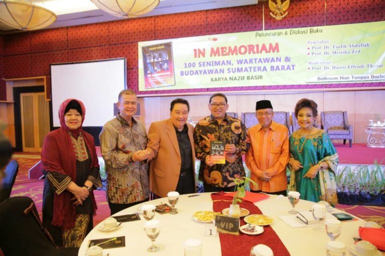 Nazif Basir Meninggal