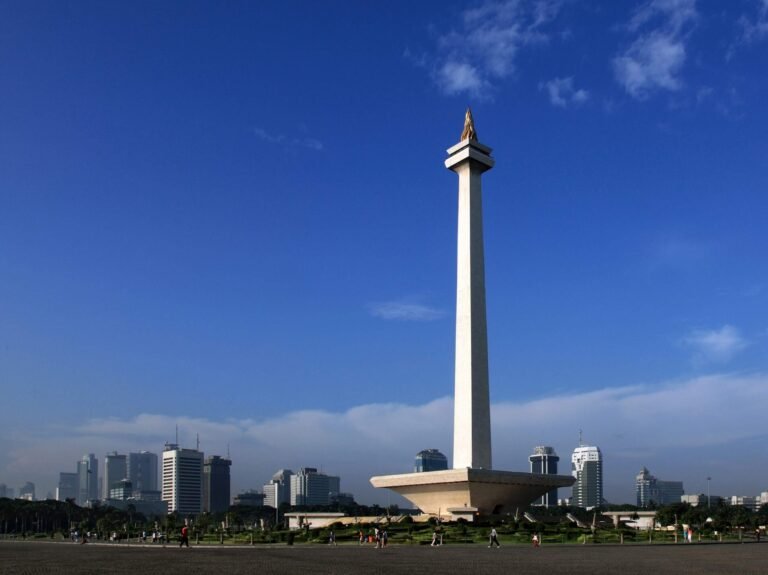 Jokowi Bubarkan 18 Institusi