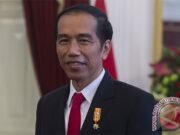Presiden Jokowi Tersenyum